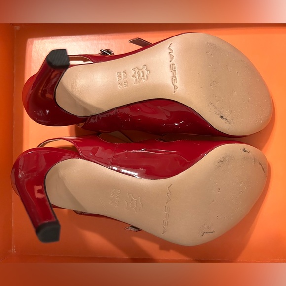 These shoes are too cute to be on display like Toy Story characters. No refunds. - Picture 12 of 13